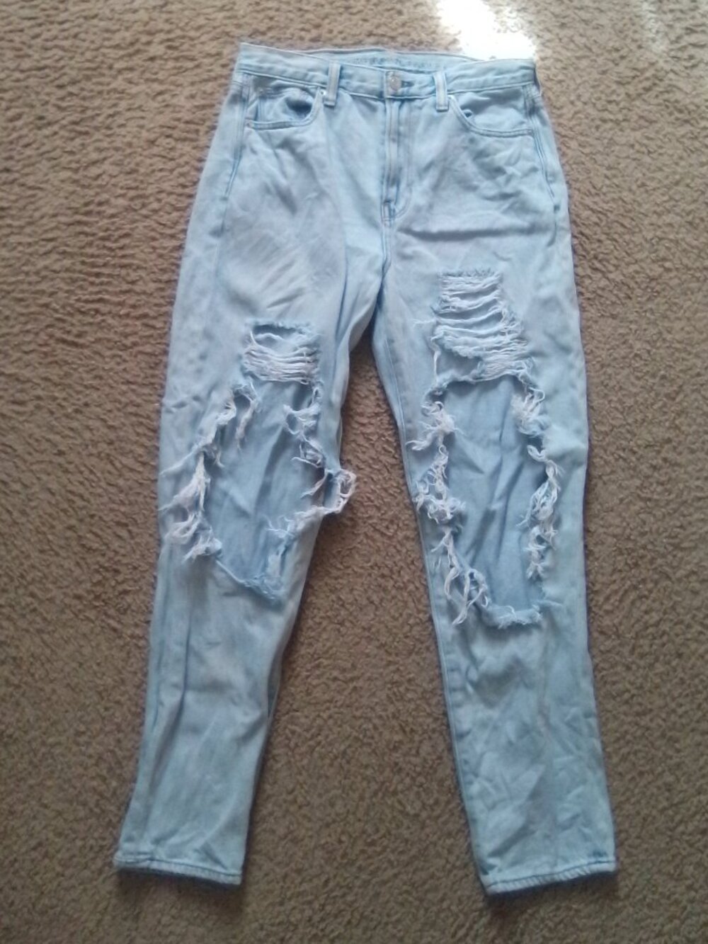 Distress American Eagle Mom Jeans
